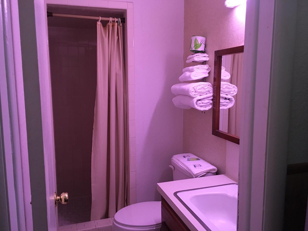 Skyliner Motel Stroud Экстерьер фото