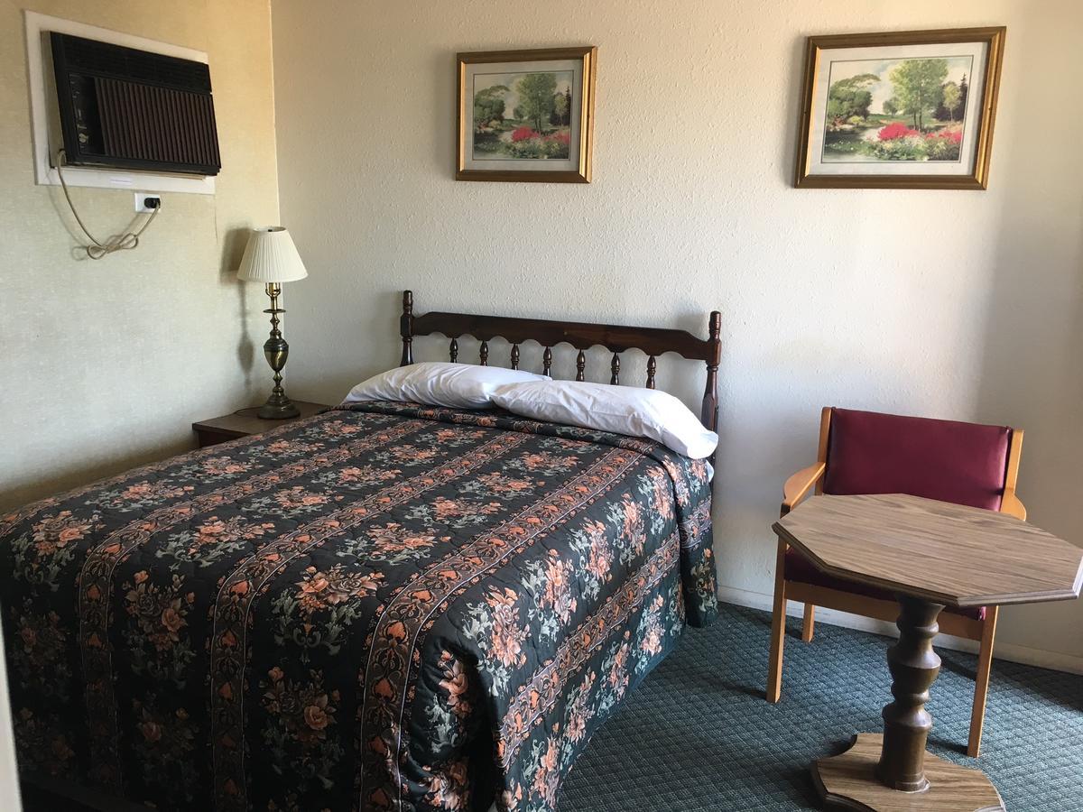 Skyliner Motel Stroud Экстерьер фото