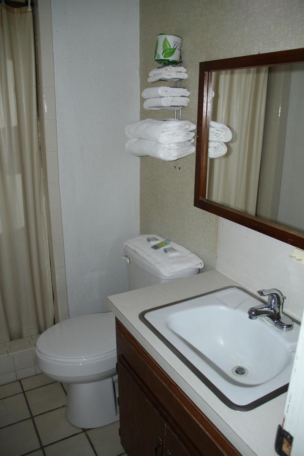 Skyliner Motel Stroud Экстерьер фото