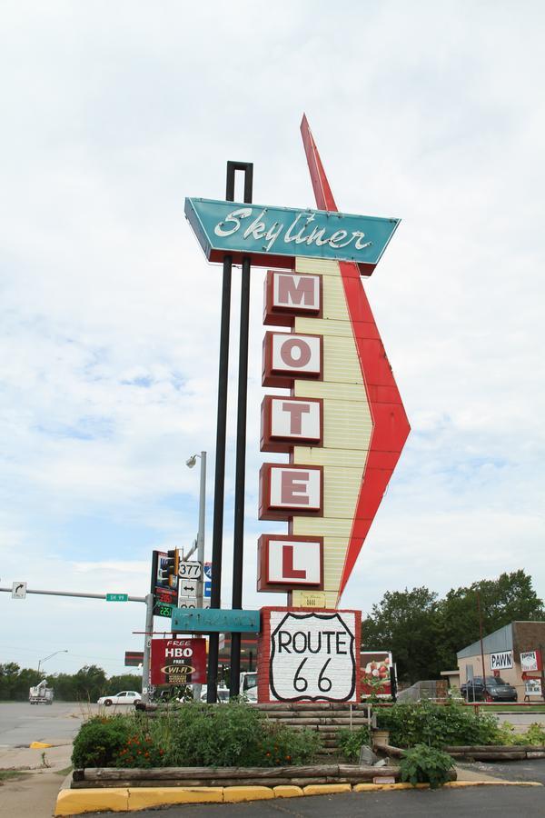 Skyliner Motel Stroud Экстерьер фото