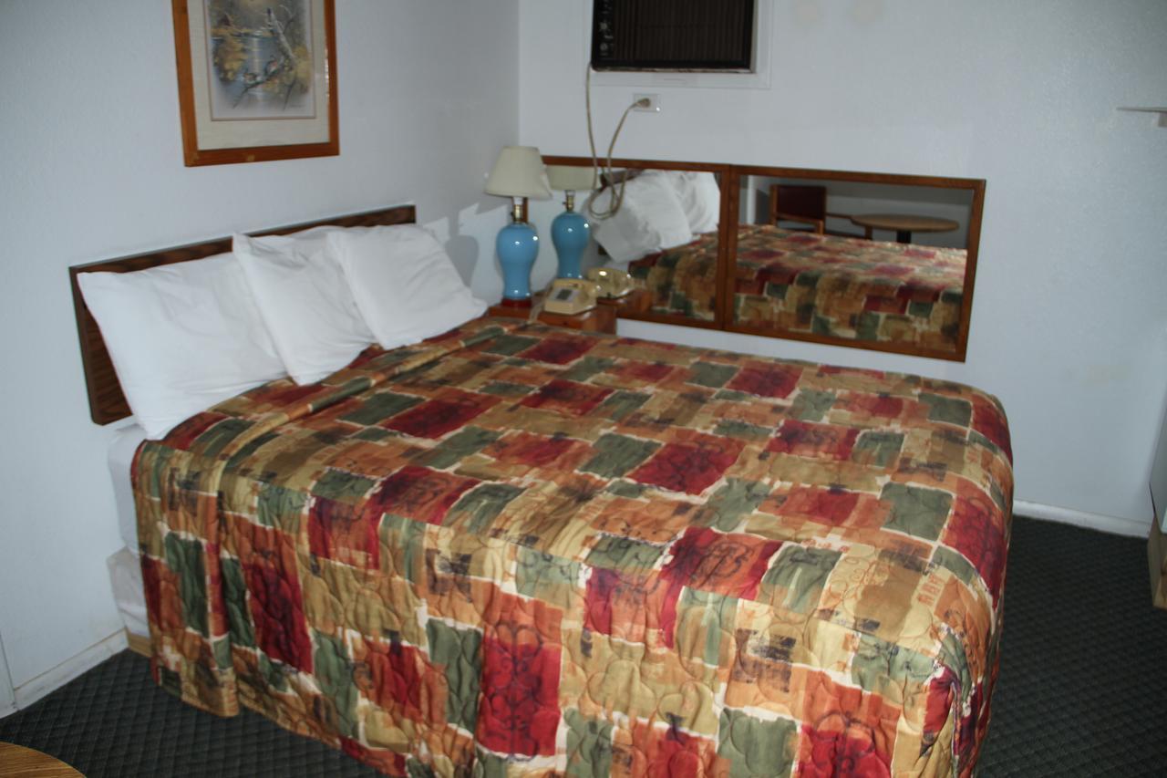 Skyliner Motel Stroud Экстерьер фото