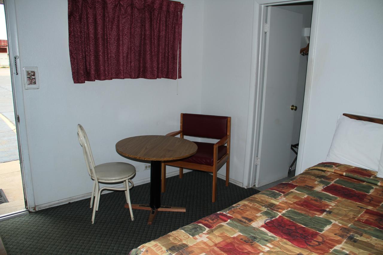 Skyliner Motel Stroud Экстерьер фото